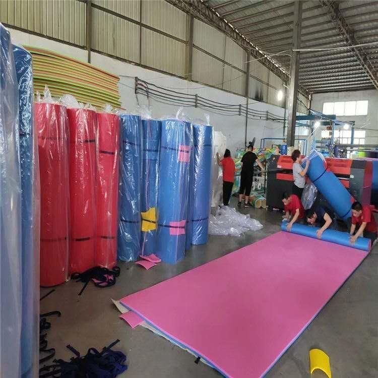 XPE Material Warm Water Mat Pool Floaty Floating Water Bed for Water Entertainment