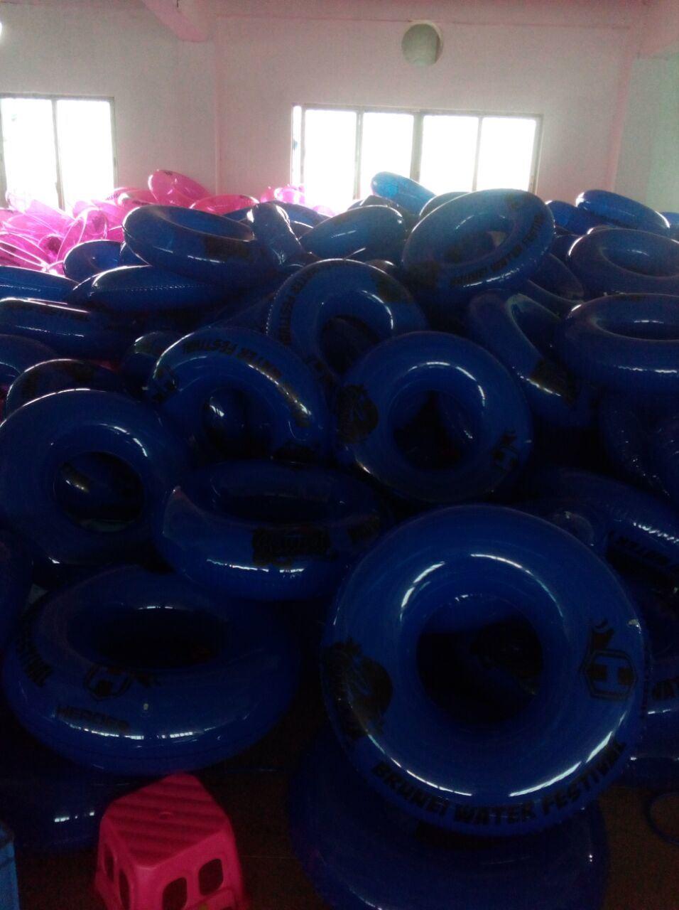 Wholesale inflatable water toy inflatable water tube swimming ring water raft for lazy river